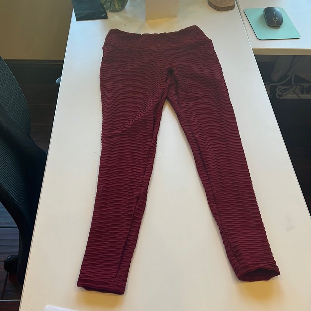 Scrunch Butt Leggings Size Small